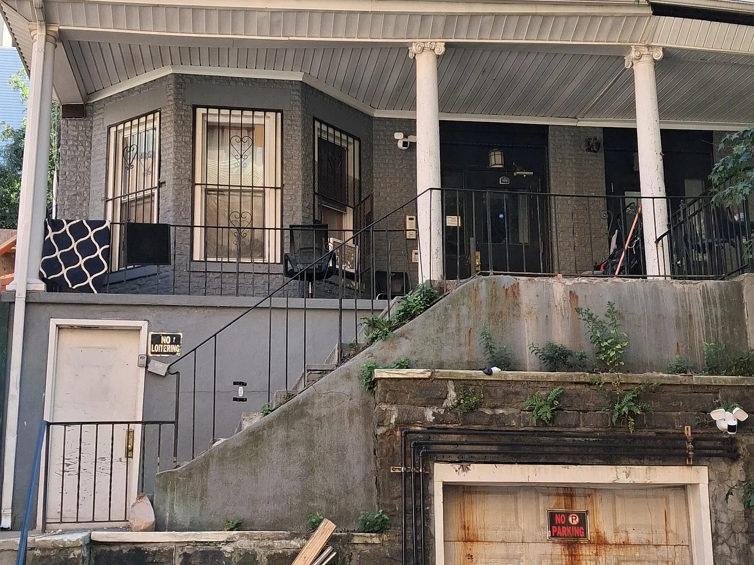 4 bed, $3,725 — Photo 1