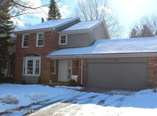 1304 Glenmeadow Ln #32, East Lansing, MI 48823