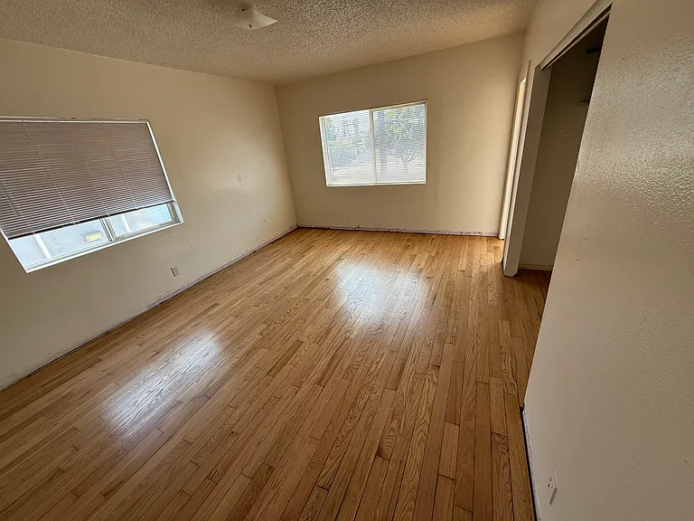8930 S Vermont Ave — Photo 16
