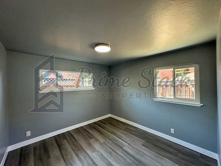 743 Miller St — Photo 12