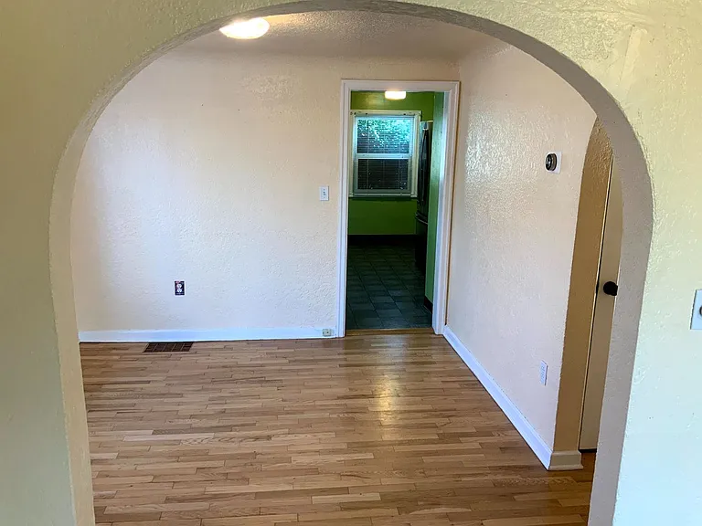 4 Bedroom, 1.5 Bath House — Photo 7