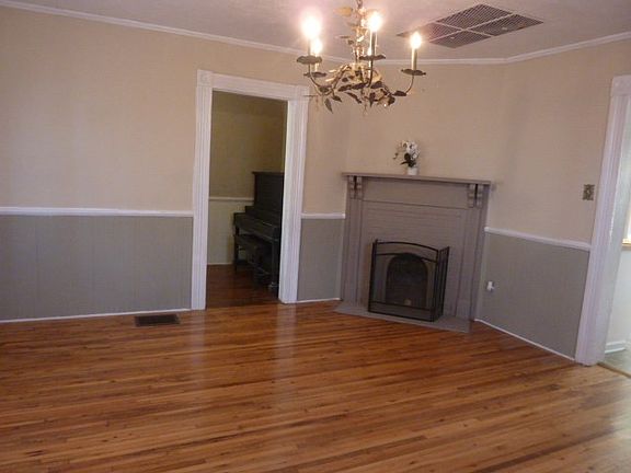 4th image of 6 Selma Ave