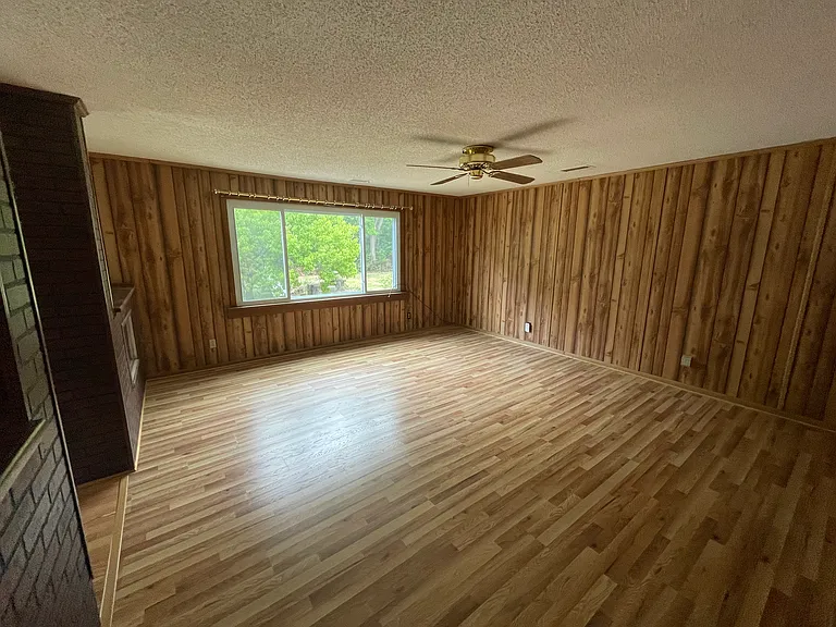2002 Hutton Dr — Photo 10