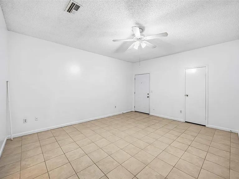 9410 Stonehouse Ln — Photo 17