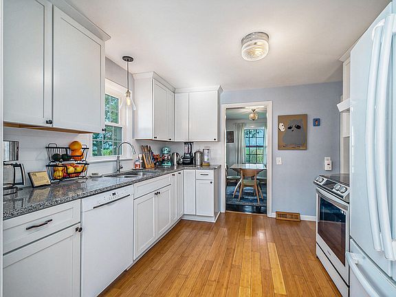 3rd image of 12843 S 10th St