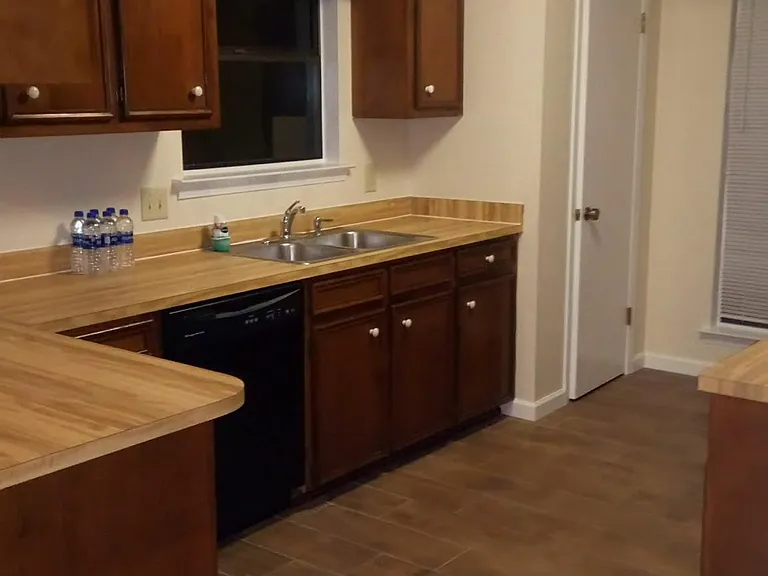 2220 Woodlea Dr W — Photo 11