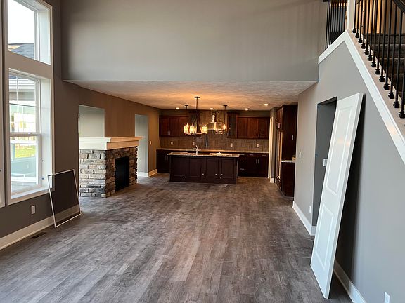 5th image of 858 Waters Bluff Dr
