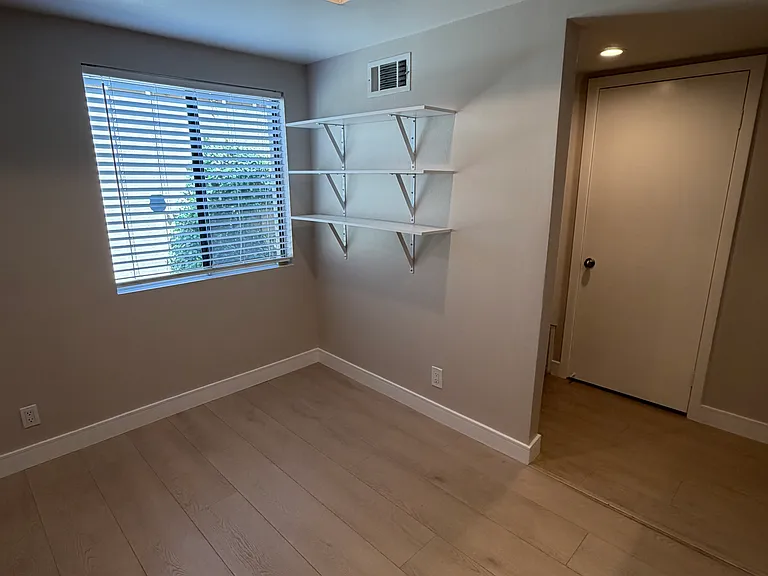 5720 Owensmouth Ave #127 — Photo 14