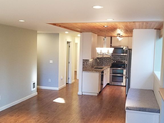 2nd image of 9446 Redmond Woodinville Rd NE APT D121