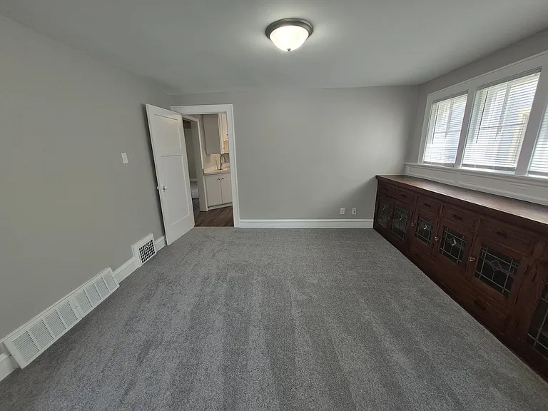 1310 S 76th St — Photo 4