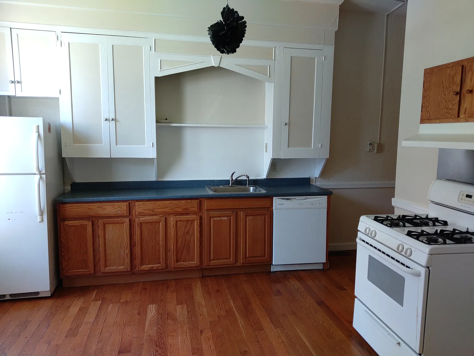 2 bed, 1000 sqft, $1,800 — Photo 1