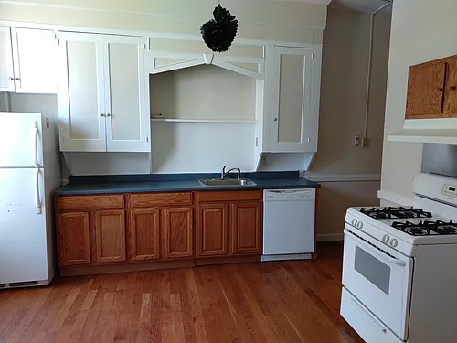 908 Main St #2R Photo 1