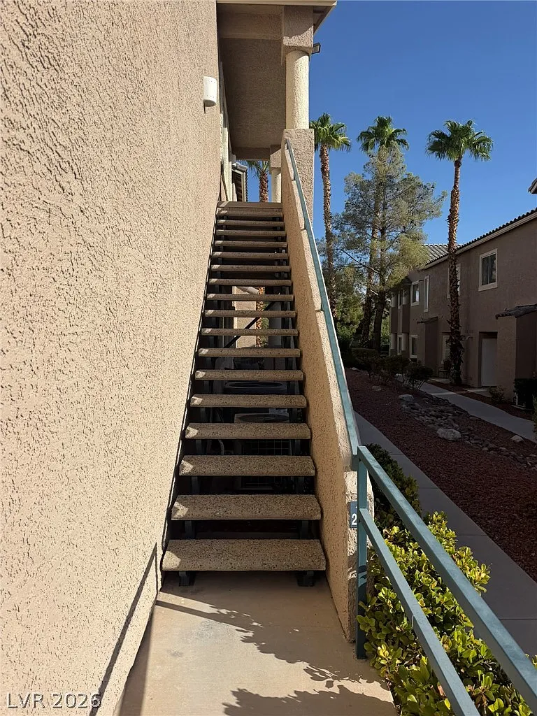 2 bed, 2.0 bath, 1319 sqft, $1,950 — Photo 2