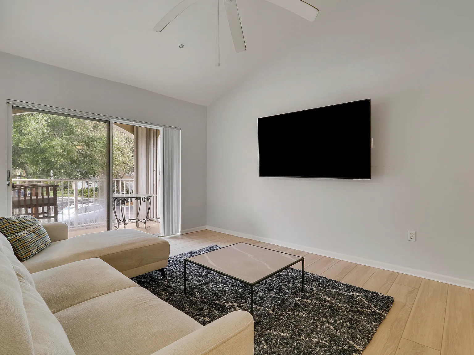 1 bed, 1.0 bath, 707 sqft, $2,000 — Photo 4