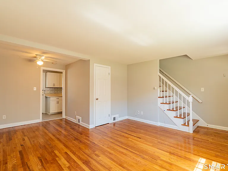 1160-1164 Whitney Ave #A — Photo 8
