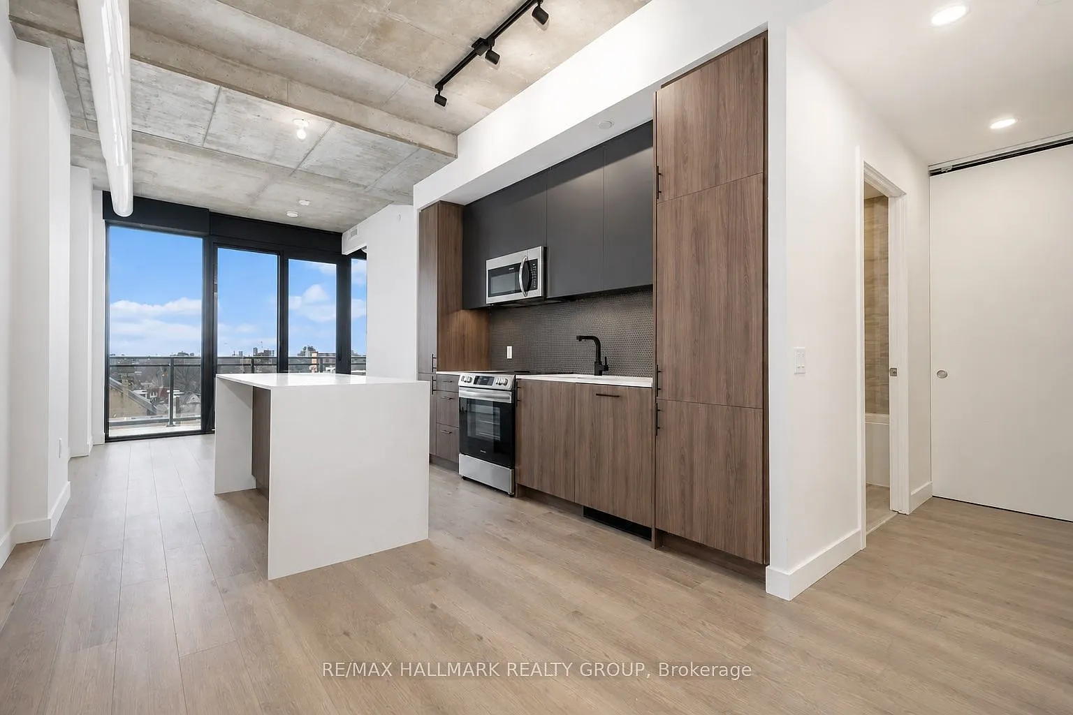 2 bed, $2,800 — Photo 2