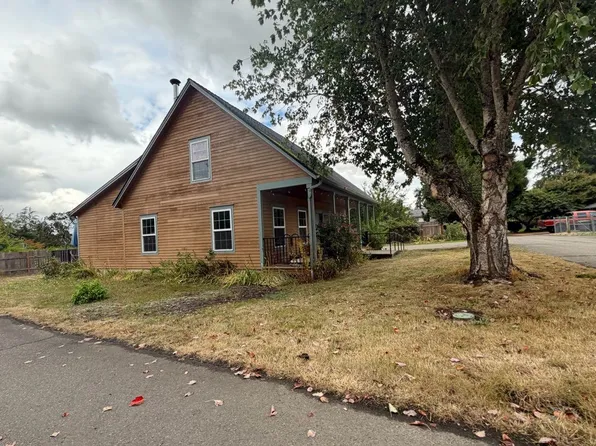 535 E Madison St, Carlton, OR 97111