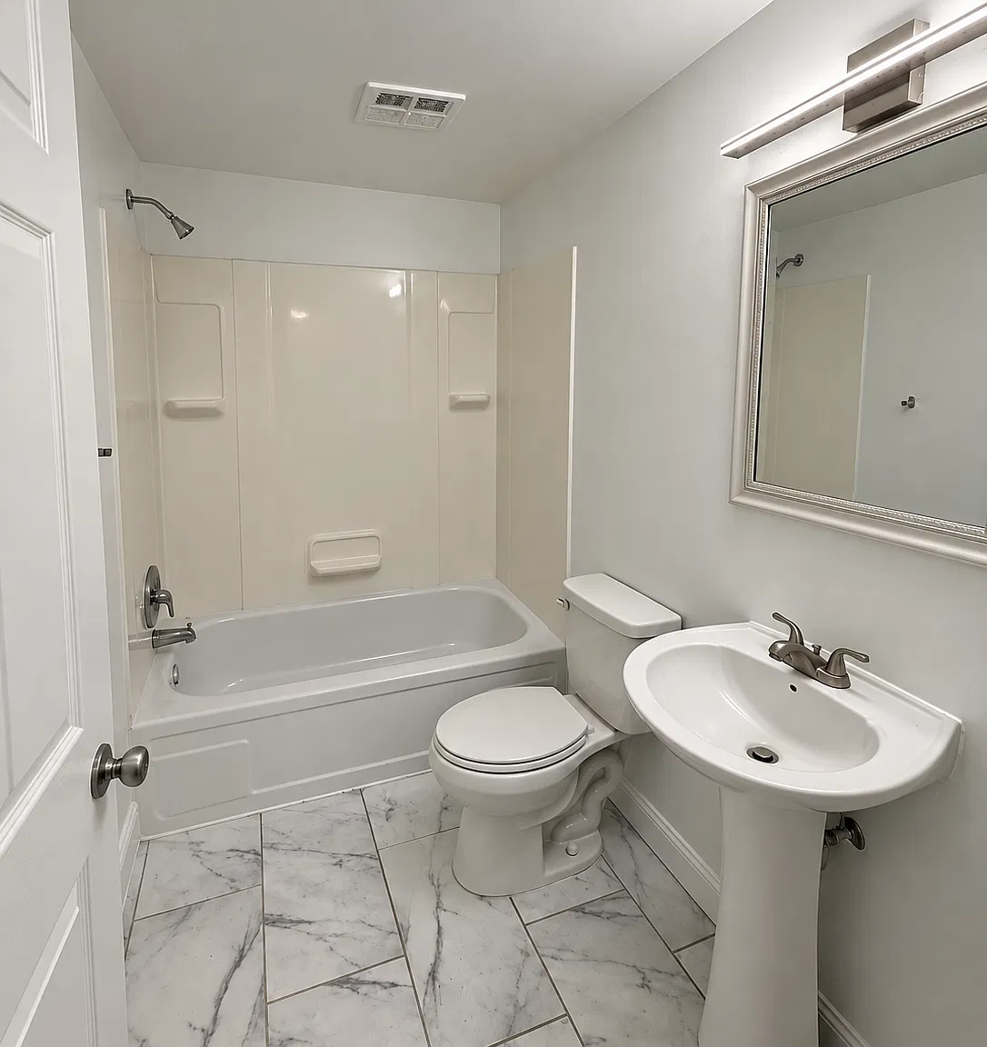 Hill Manor Apartments — Photo 3