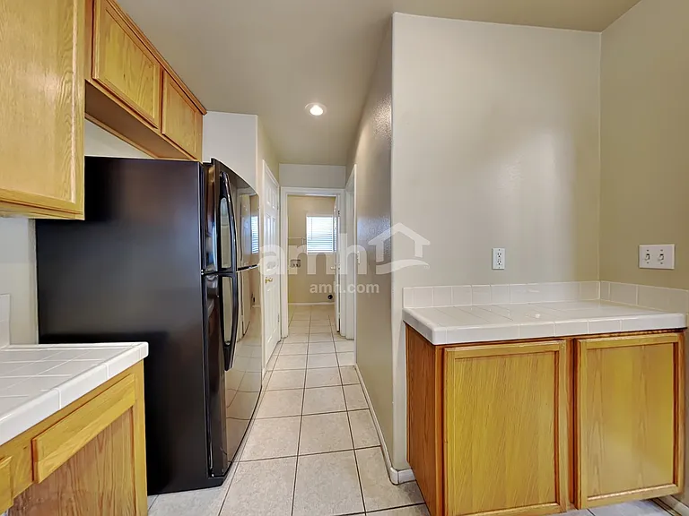 909 Ortega Hill Ln — Photo 4