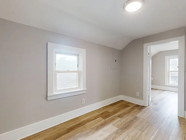 1031 W 9th St — Photo 21
