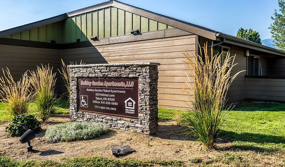 Holiday Gardens Talent Apartments 220 Holiday Ln Talent OR Zillow