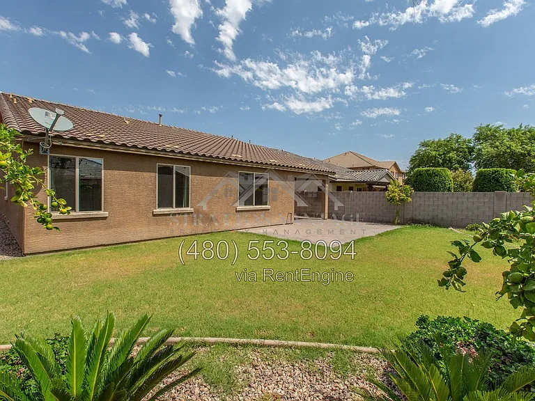 18295 W Saguaro Ln — Photo 38