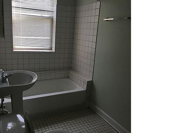 4th image of 6437 S Kenwood Ave #17