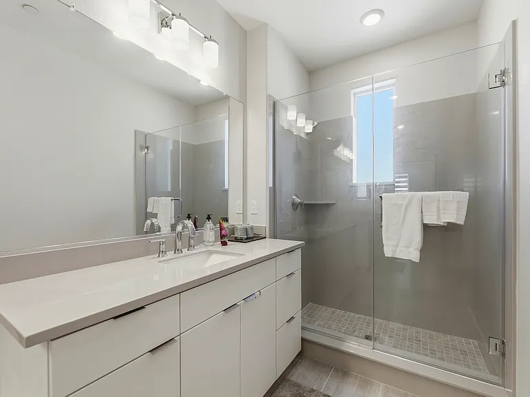 569 Yale Way — Photo 24