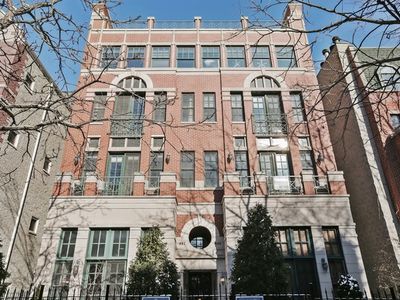 840 W Buckingham Pl APT 2E, Chicago, IL, 60657
