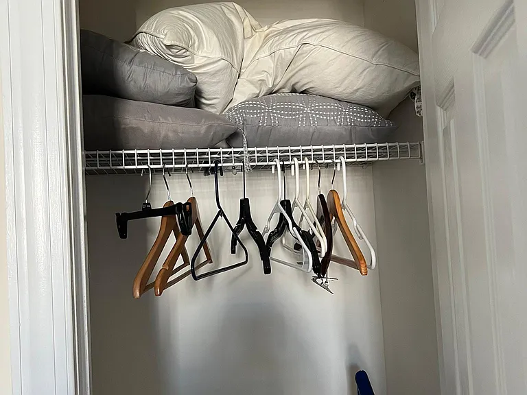 Level 2
Bedroom 1 Closet