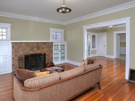 5th image of 1116 Olive St