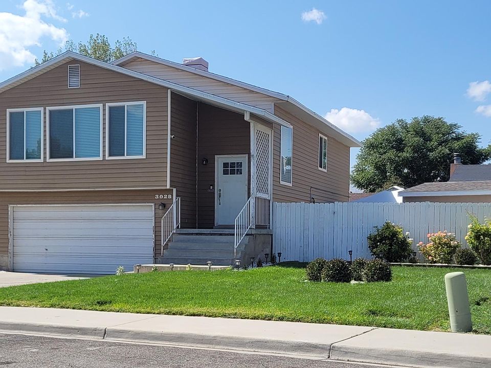 1st image of 3028 S Putnam Ct