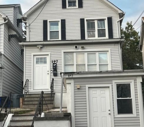 5th image of 197 Jerome Pl