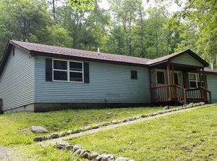 135 Oak Manor Dr, Milford, PA 18337