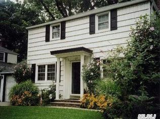 97 Alfred Rd E, Merrick, NY 11566