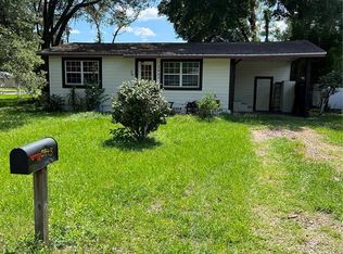 5943 10th St, Zephyrhills, FL 33542