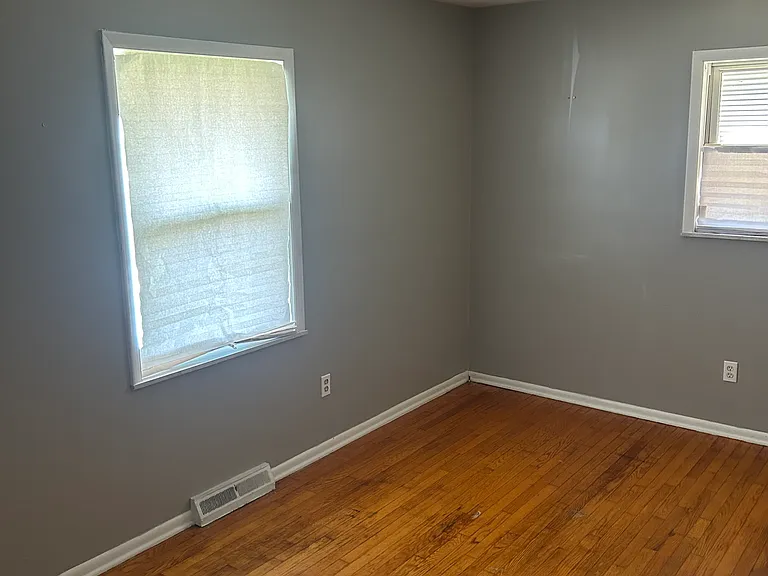 9522 Holiday Manor Rd — Photo 5