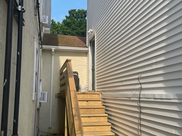 28 Fair St APT 204