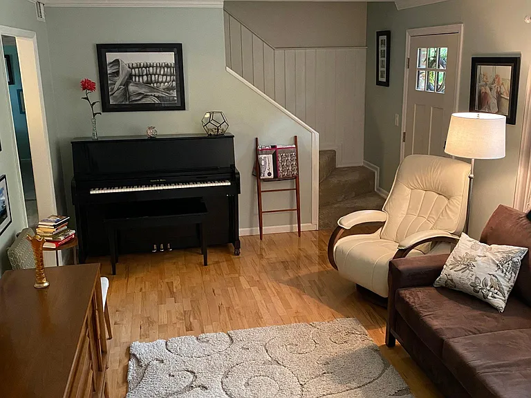 217 Pebble Glen Dr — Photo 4