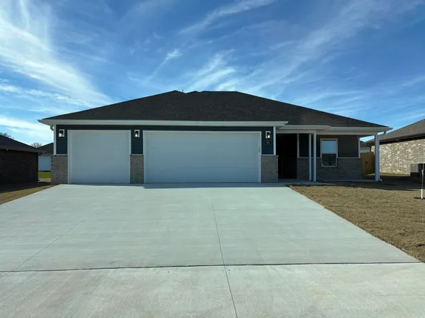 935 N Labrador Avenue, Republic, MO 65738