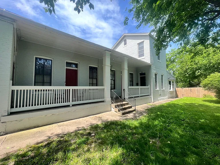 1327 E Washington St — Photo 2