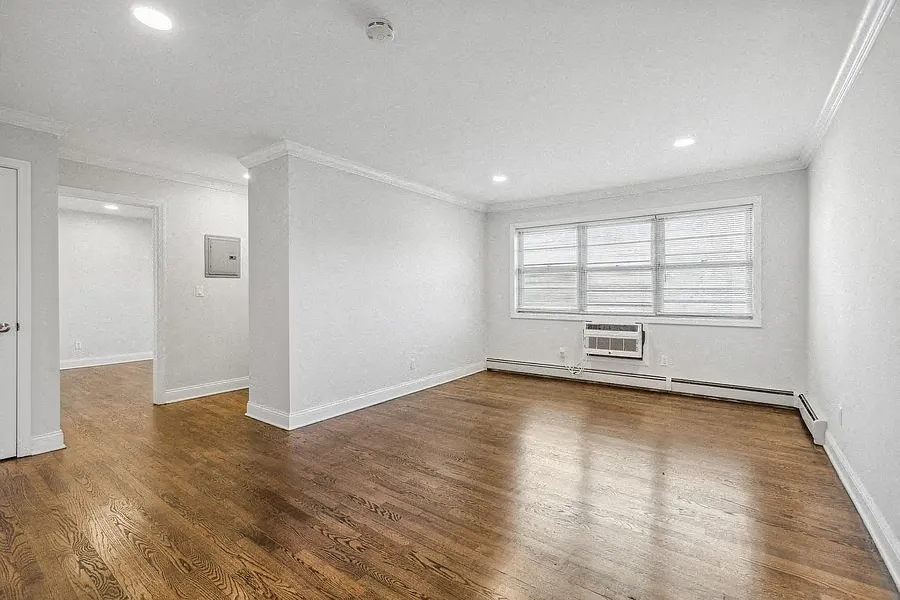 314 Oakwood Ave Apartments — Photo 2