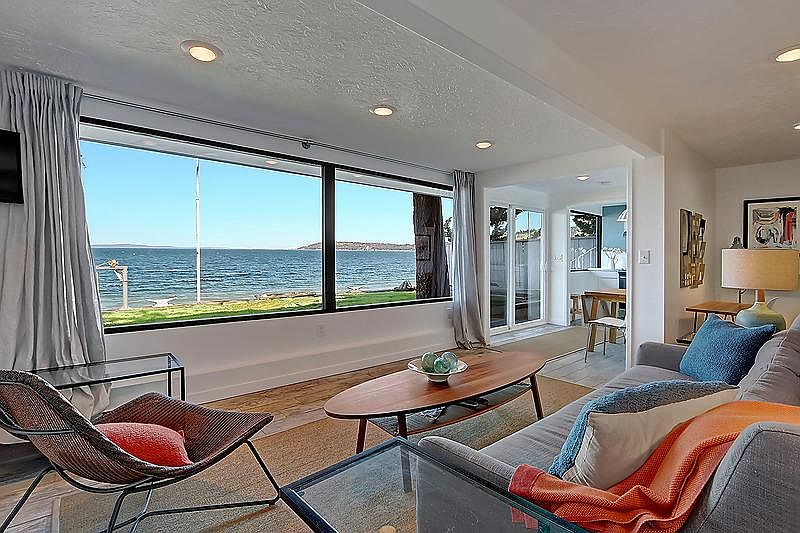 Living Room Looking North to West Seattle neighborhoods