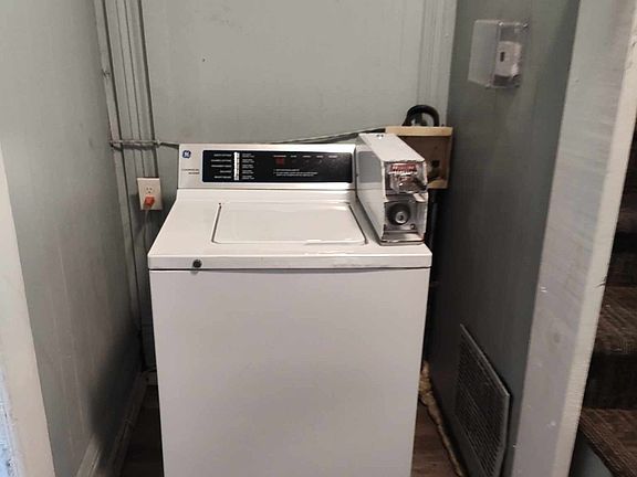4th image of 411 E 6th St #102