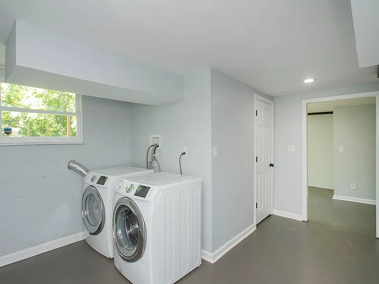 222 Emmitt Ave — Photo 13