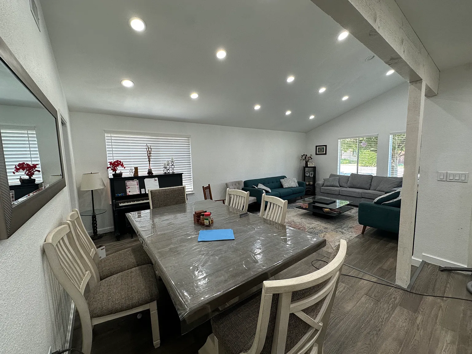 4 bed, 1784 sqft, $3,200 — Photo 1
