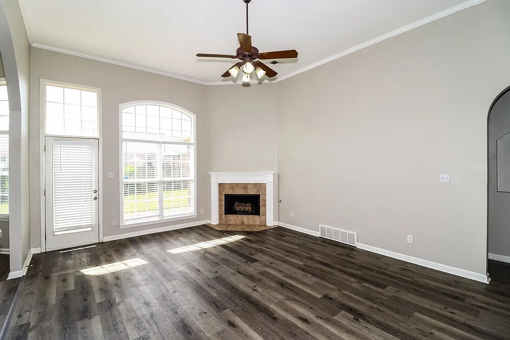 3 bed, 2.0 bath, 1718 sqft, $1,880 — Photo 4