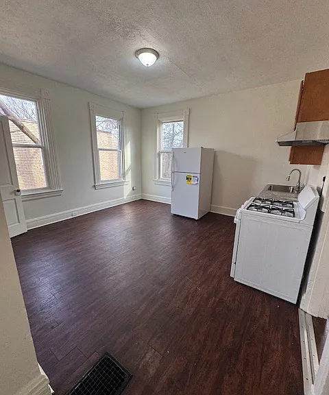 1044 Rosemont Ave — Photo 24
