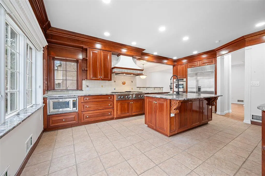 6 bed, 3500 sqft, $7,500 — Photo 3