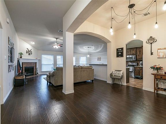 5th image of 3709 Chapel Hill Ln